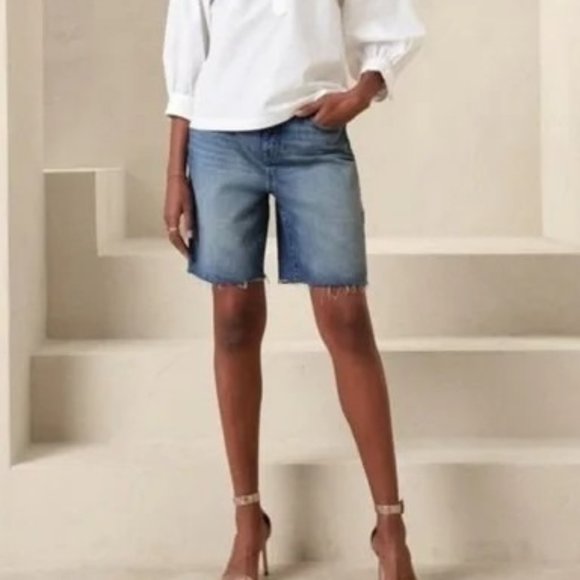 Banana Republic Sz 27 / 4 Girlfriend Denim Raw Hem Shorts NEW - Picture 1 of 7